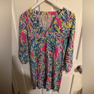 Lilly Pulitzer Vibrant Pink & Blue Patterned Women’s V-Neck Top